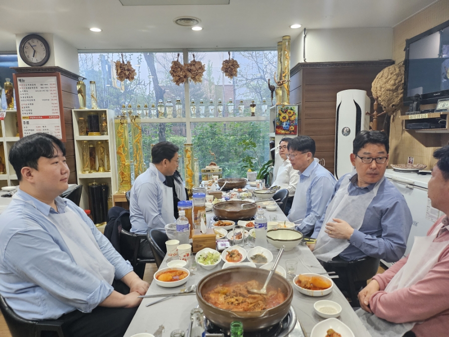 총동문회와 농협재직동문회 임원 상견례
