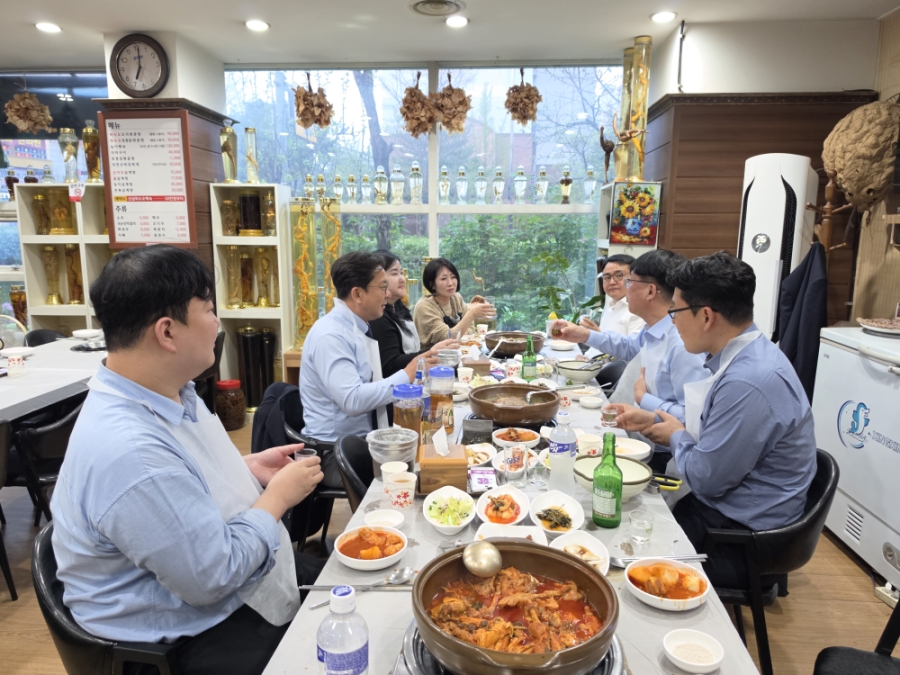 총동문회와 농협재직동문회 임원 상견례