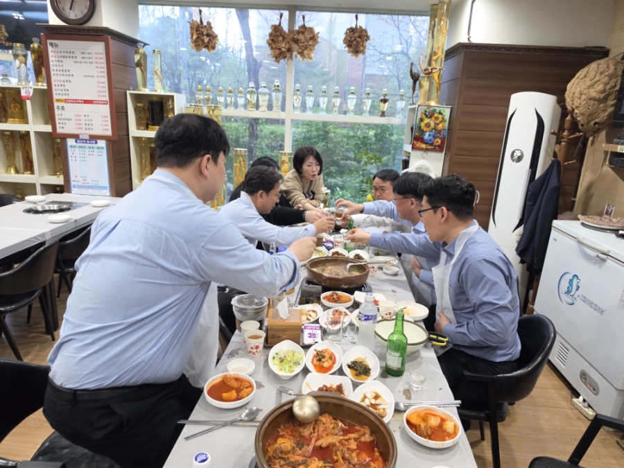 총동문회와 농협재직동문회 임원 상견례